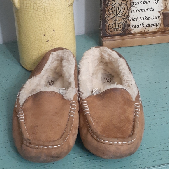UGG Shoes - UGG Slippers size 6
